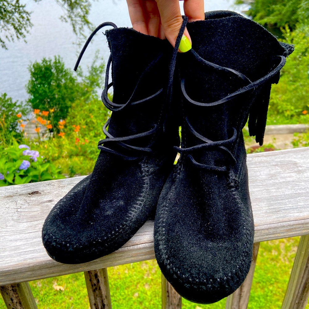 Minnetonka Women's Tramper Ankle Hi Hardsole Boots